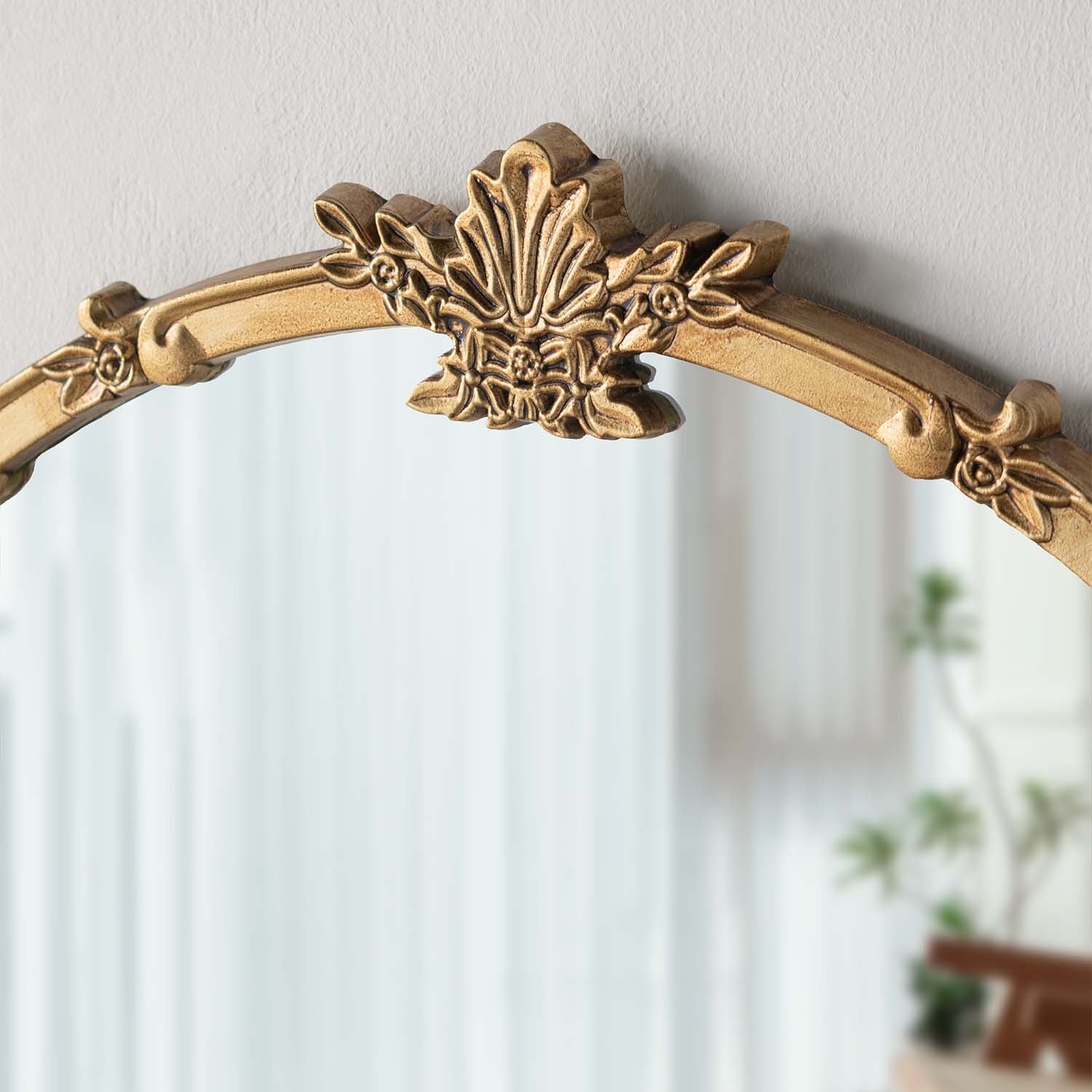 30 in. x 31 in. Antique Gold Round Wall Mirror with Decorative Leaf Crest, Rococo MDF Frame Accent Mirror for Living Room, Bedroom & Hallway