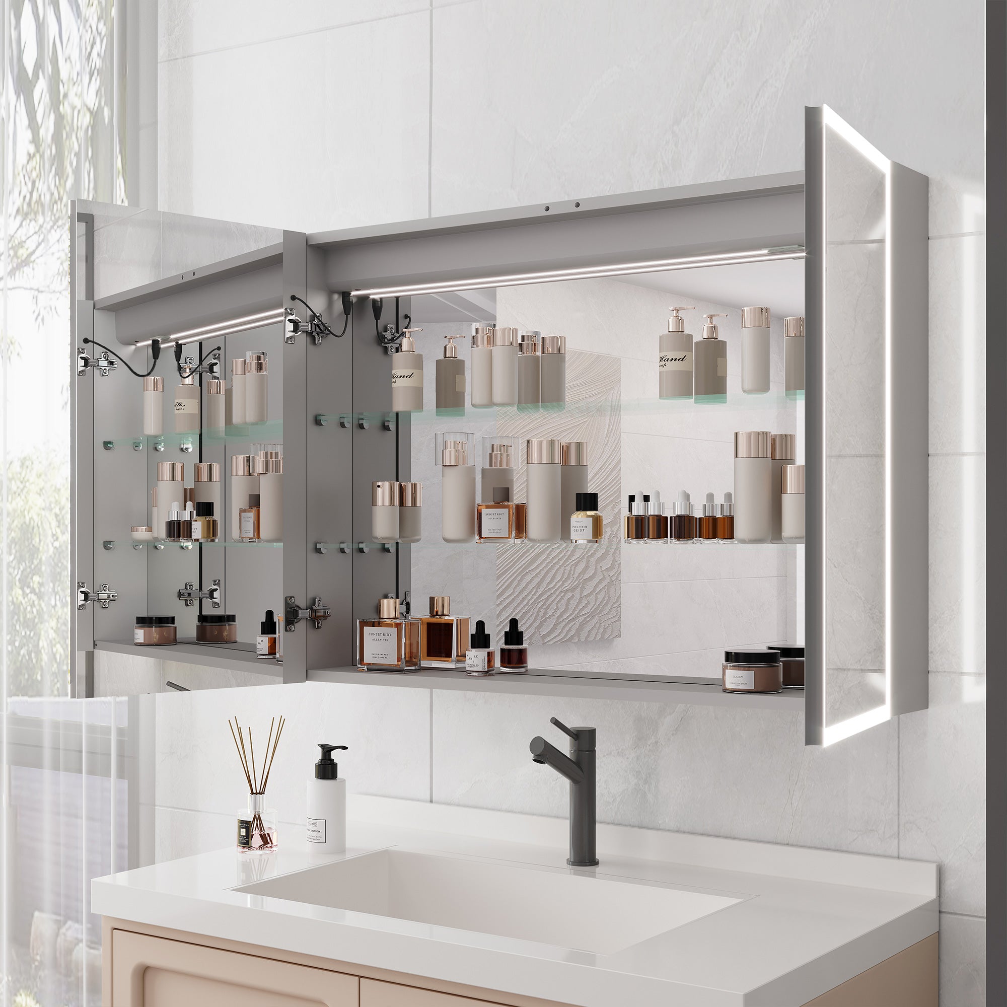 Armoire à pharmacie à montage en surface avec éclairage à DEL de 36 po de largeur x 24 po de hauteur, avec miroir antibuée et 2 étagères réglables RX-MC05-2436