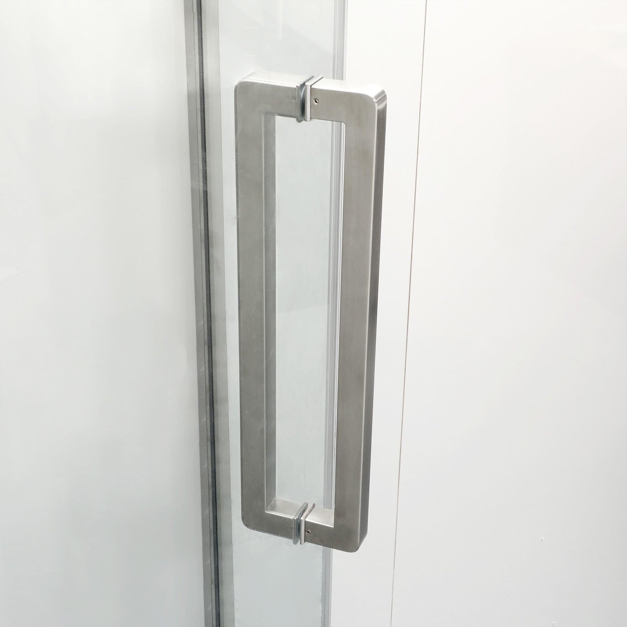 Cabine de douche à charnières semi-sans cadre de style néo-angle de 34-1/8" x 72" en nickel brossé RX-SD06-3472BN