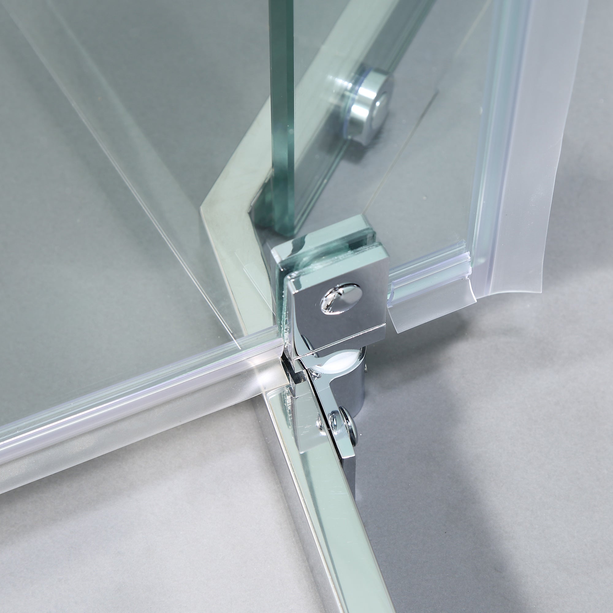 Cabine de douche à charnières semi-sans cadre de style néo-angle de 34-1/8" x 72" en nickel brossé RX-SD06-3472BN