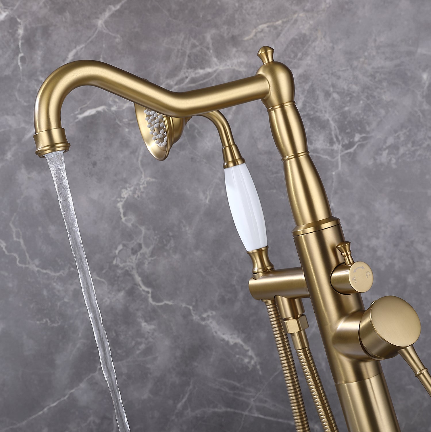 Robinet de baignoire à poignée unique monté au sol avec douche à main RX8009 